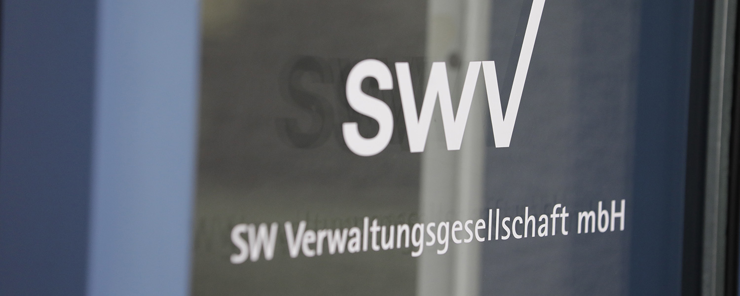 Logo der SWV auf der Eingangstüre der Hauptgeschäftsstelle in Stuttgart