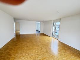 Offenburg: Großzügige 4-Zimmer-Wohnung mit Balkon + sep. WC + TG-Platz!